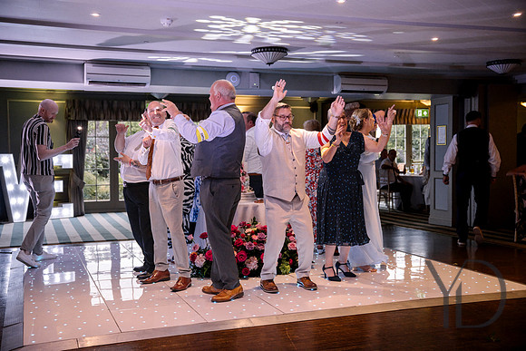 Michelle & Matt's wedding- 528