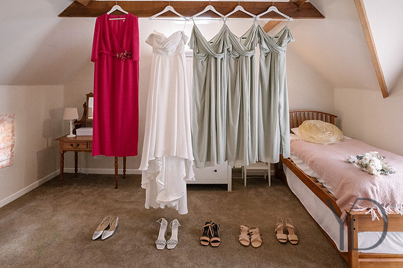 Angelique_Stuart_Notley_barn_wedding-13