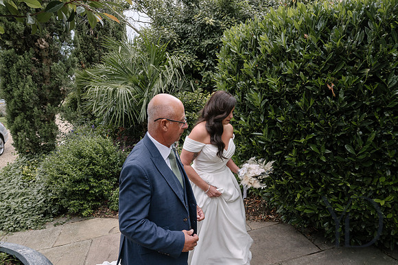 Angelique_Stuart_Notley_barn_wedding-108