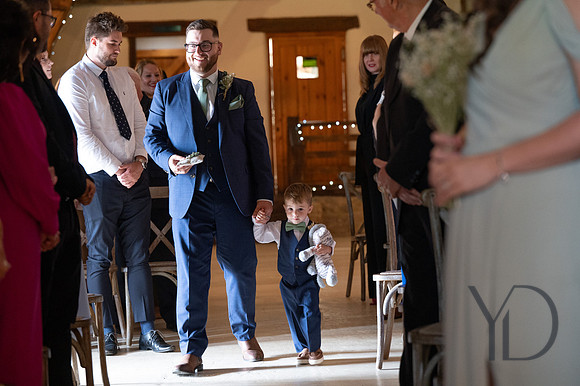 Angelique_Stuart_Notley_barn_wedding-169