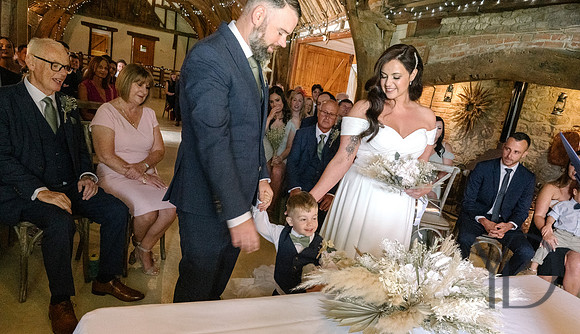 Angelique_Stuart_Notley_barn_wedding-188