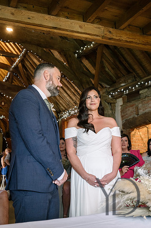Angelique_Stuart_Notley_barn_wedding-209