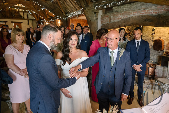 Angelique_Stuart_Notley_barn_wedding-213