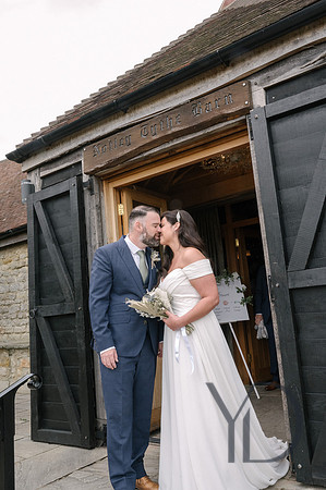 Angelique_Stuart_Notley_barn_wedding-266