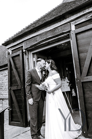 Angelique_Stuart_Notley_barn_wedding-267
