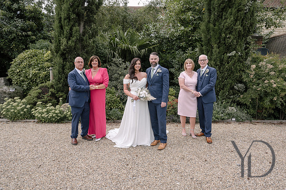 Angelique_Stuart_Notley_barn_wedding-337