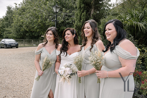 Angelique_Stuart_Notley_barn_wedding-356