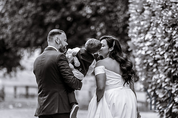 Angelique_Stuart_Notley_barn_wedding-458