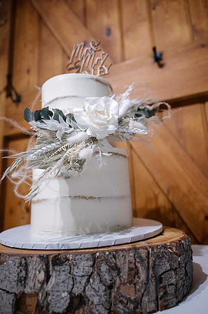 Angelique_Stuart_Notley_barn_wedding-474