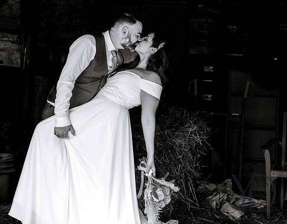 Angelique_Stuart_Notley_barn_wedding-508