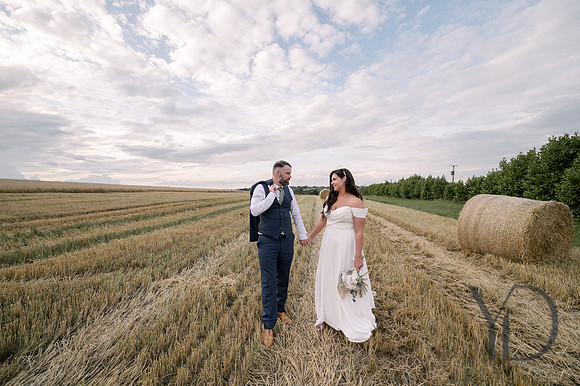 Angelique_Stuart_Notley_barn_wedding-600