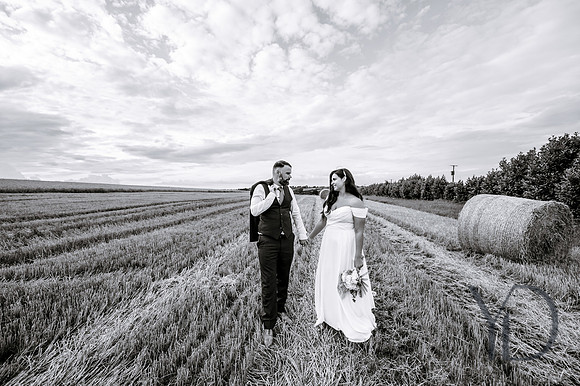 Angelique_Stuart_Notley_barn_wedding-601