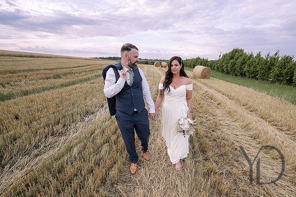 Angelique_Stuart_Notley_barn_wedding-608