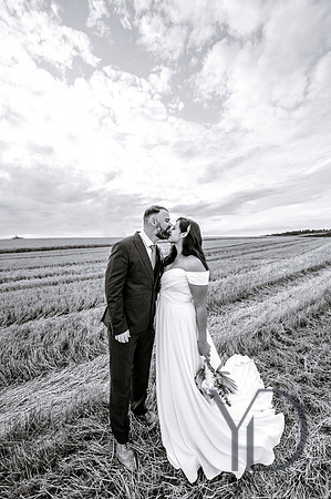 Angelique_Stuart_Notley_barn_wedding-610