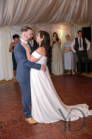 Angelique_Stuart_Notley_barn_wedding-640