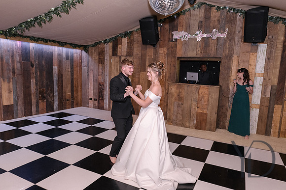 Jordana & Josh Notley Tythe Barn- 595